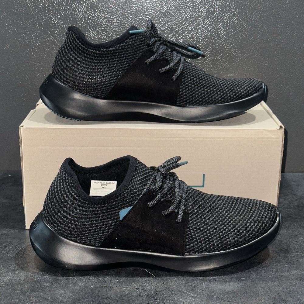 Vessi Women's Everyday Classic Sneaker size 9 All Black Waterproof EUC Spring